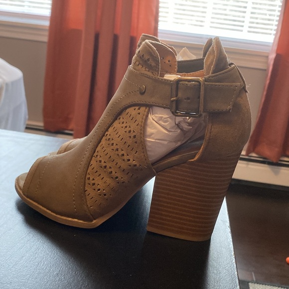 Open toe / peep toe booties - Picture 3 of 9